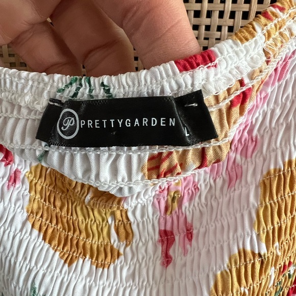 Pretty Garden Sleeveless, Smocked Bodycon Dress. Size L. Floral print. - Picture 5 of 8